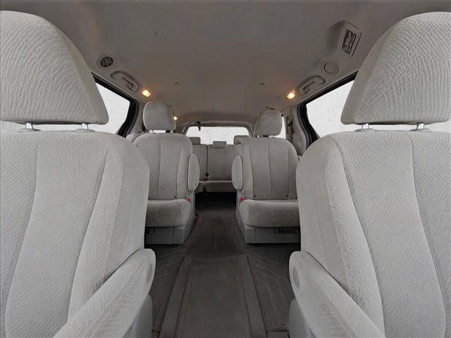 Used 2013 Toyota Sienna LE AWD/4WD image 14