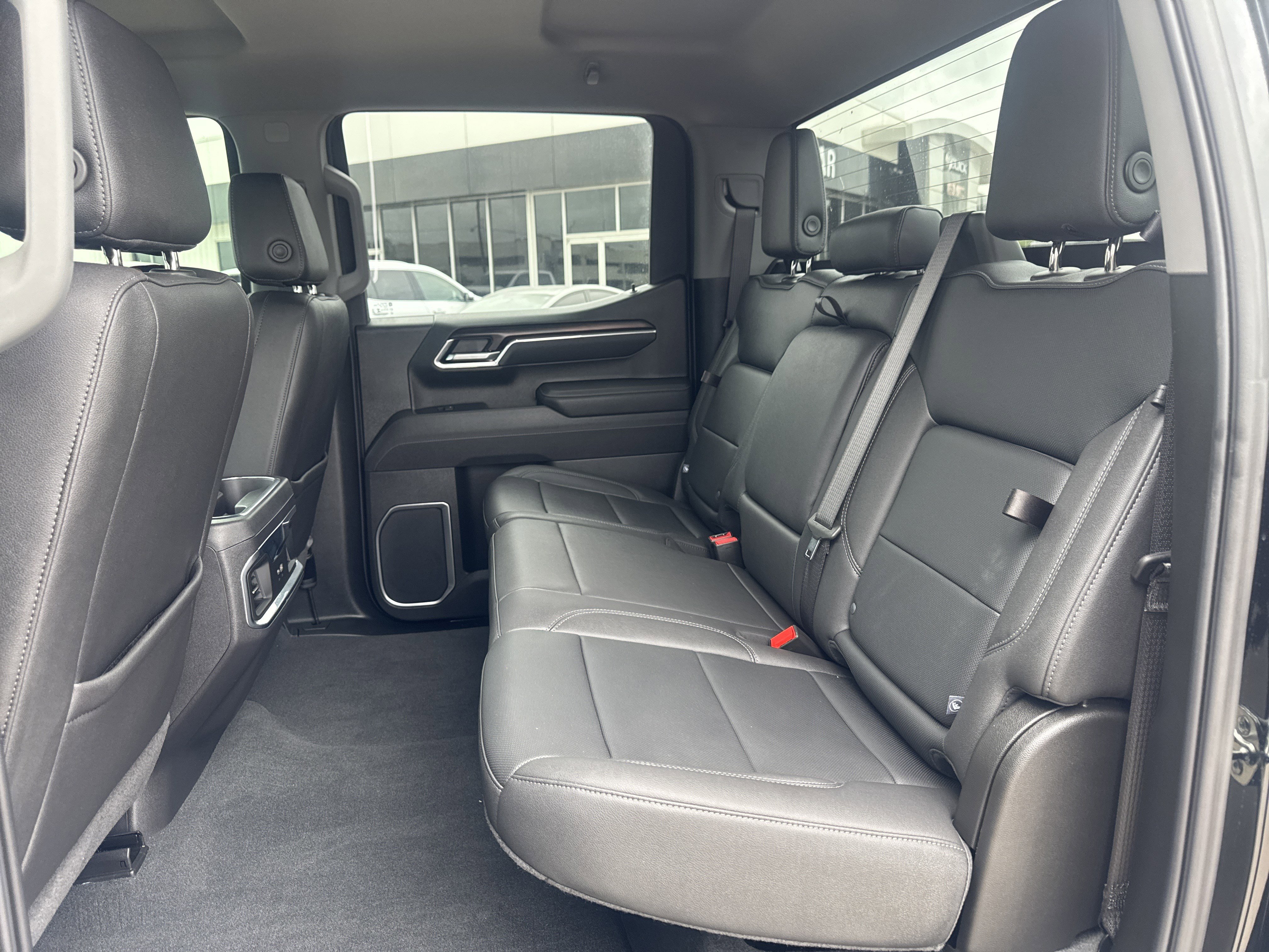 Used 2025 GMC Sierra 1500 SLT image 9