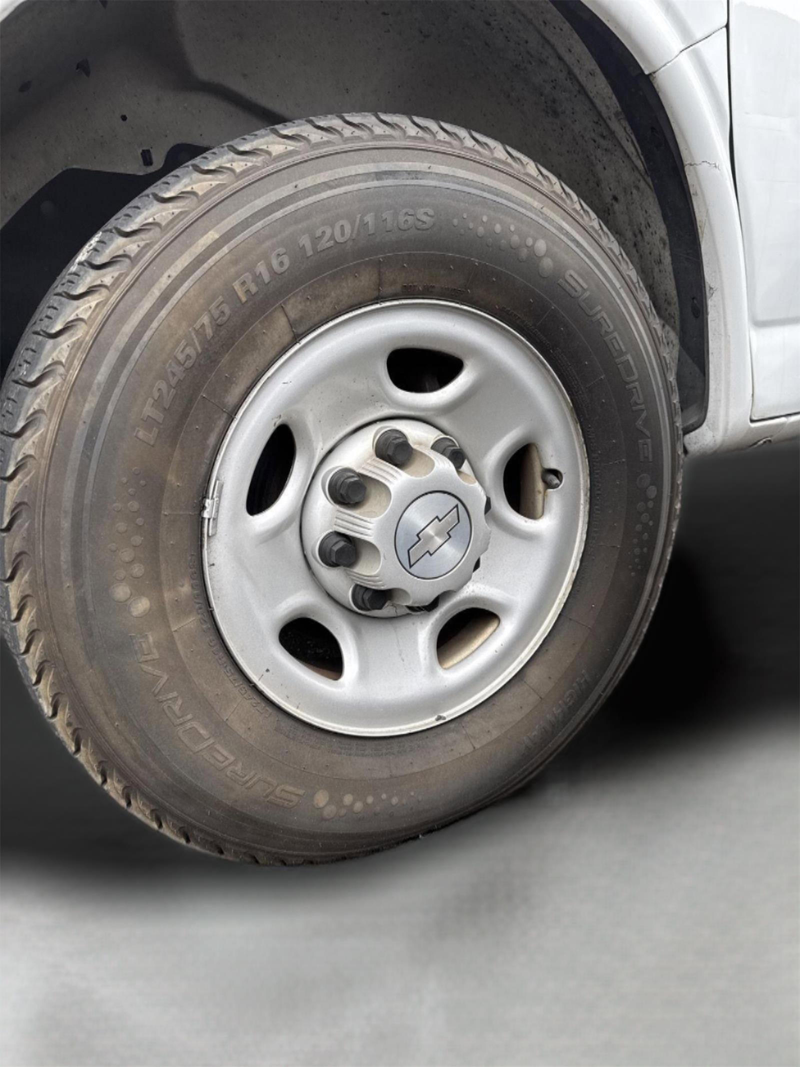 Used 2018 Chevrolet Express 2500 image 5