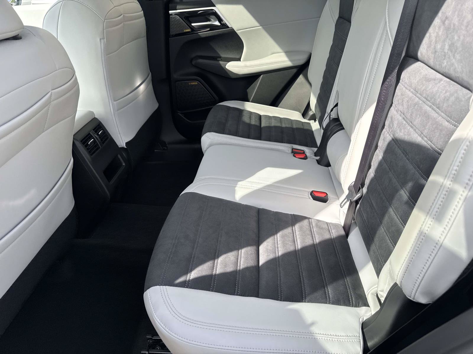 New 2026 Mitsubishi Outlander SE FWD image 12