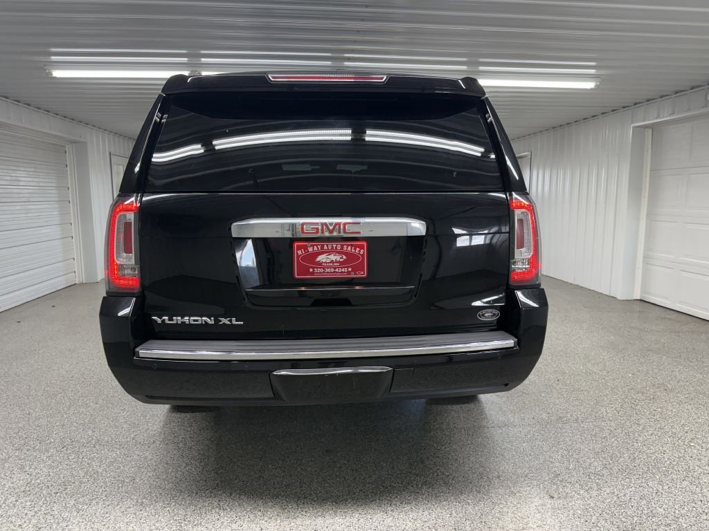 Used 2016 GMC Yukon XL Denali image 4