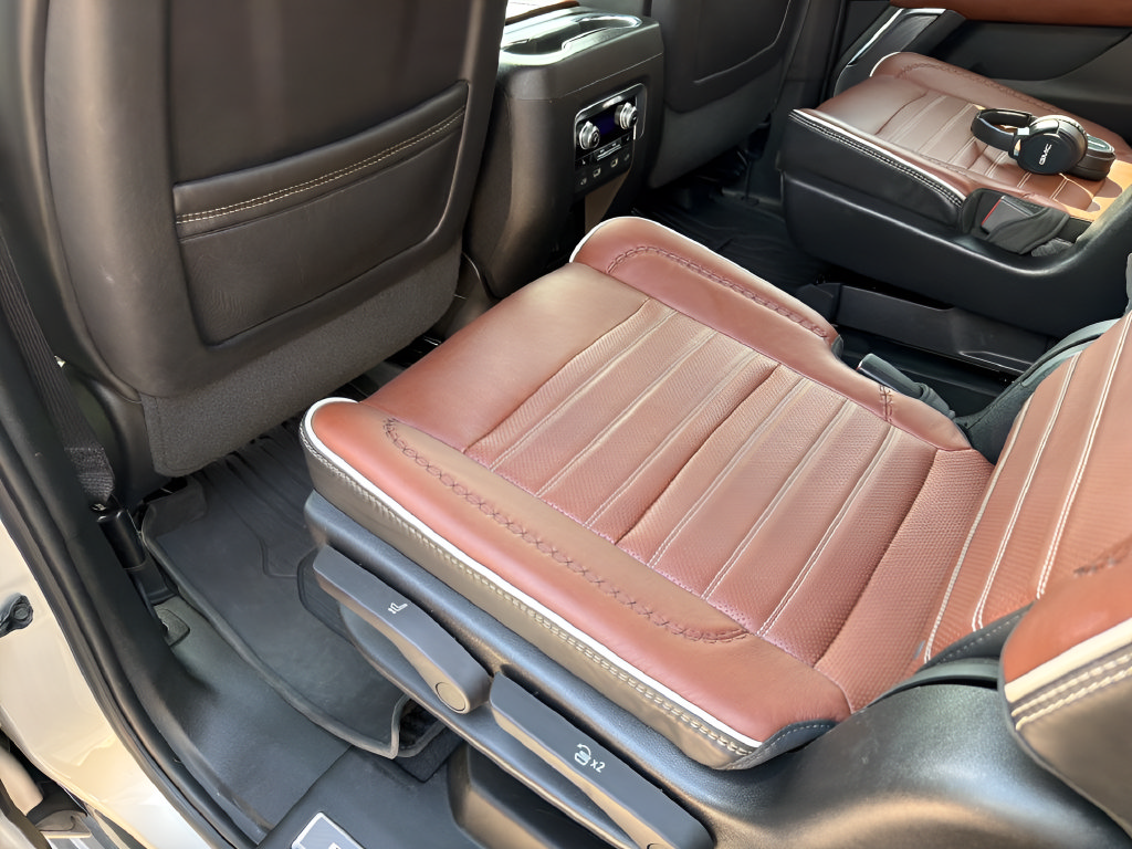 Used 2023 GMC Yukon Denali Ultimate AWD/4WD image 34
