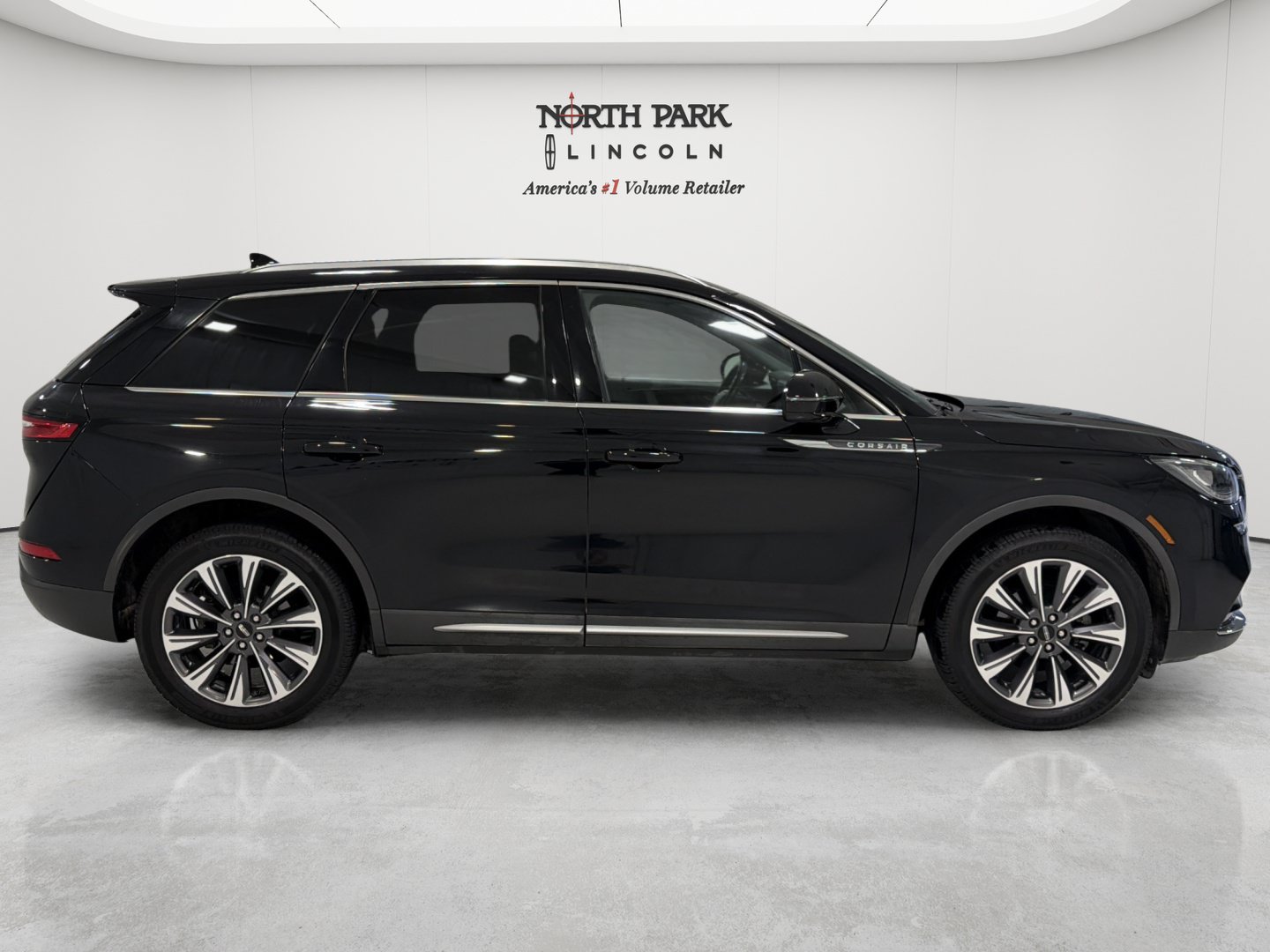 Used 2020 Lincoln Corsair Reserve w/ Elements Package FWD image 6