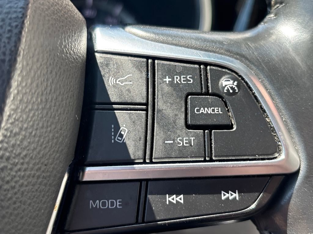 Used 2021 Toyota Highlander XLE image 22