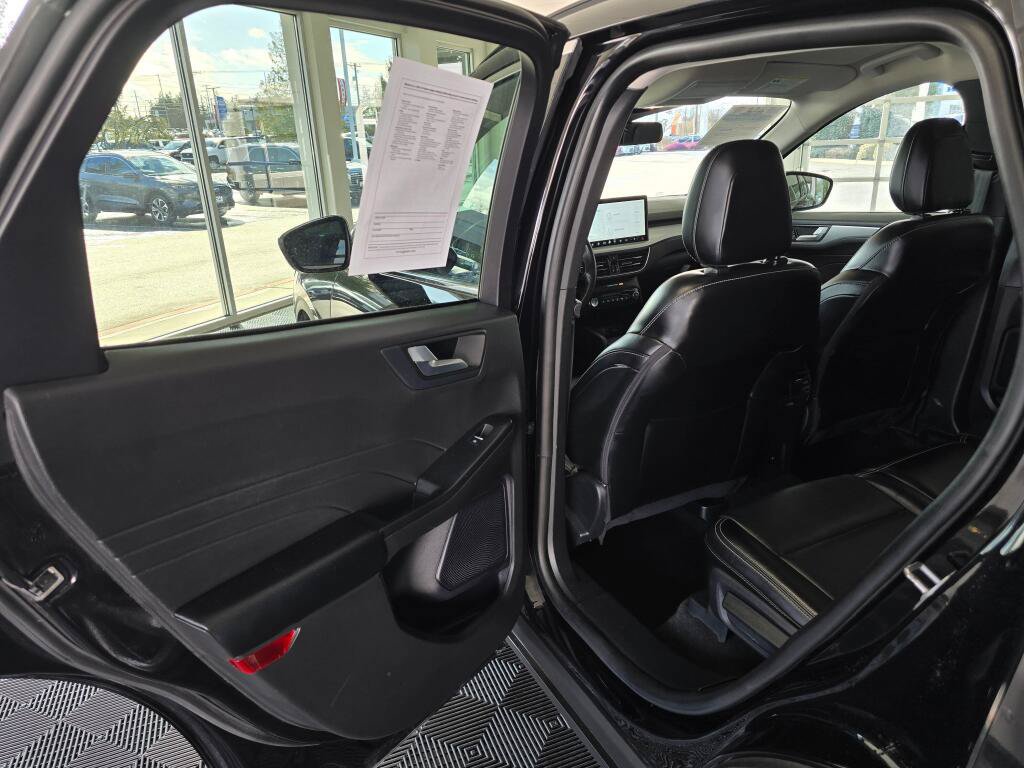 Used 2024 Ford Escape Platinum AWD/4WD image 35