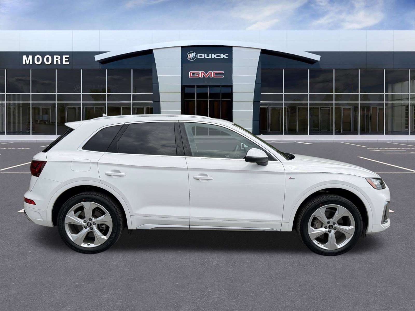 Used 2023 Audi Q5 2.0T Premium Plus w/ Premium Plus Package AWD/4WD image 2
