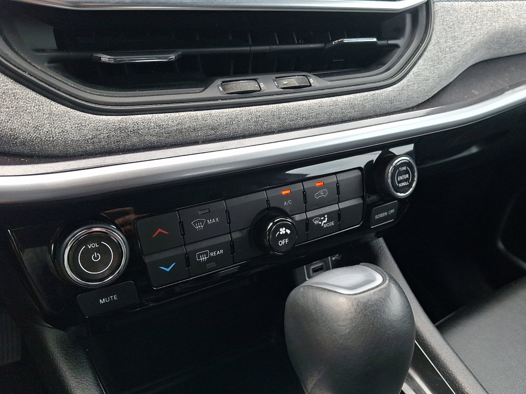 Used 2023 Jeep Compass Latitude AWD/4WD image 29