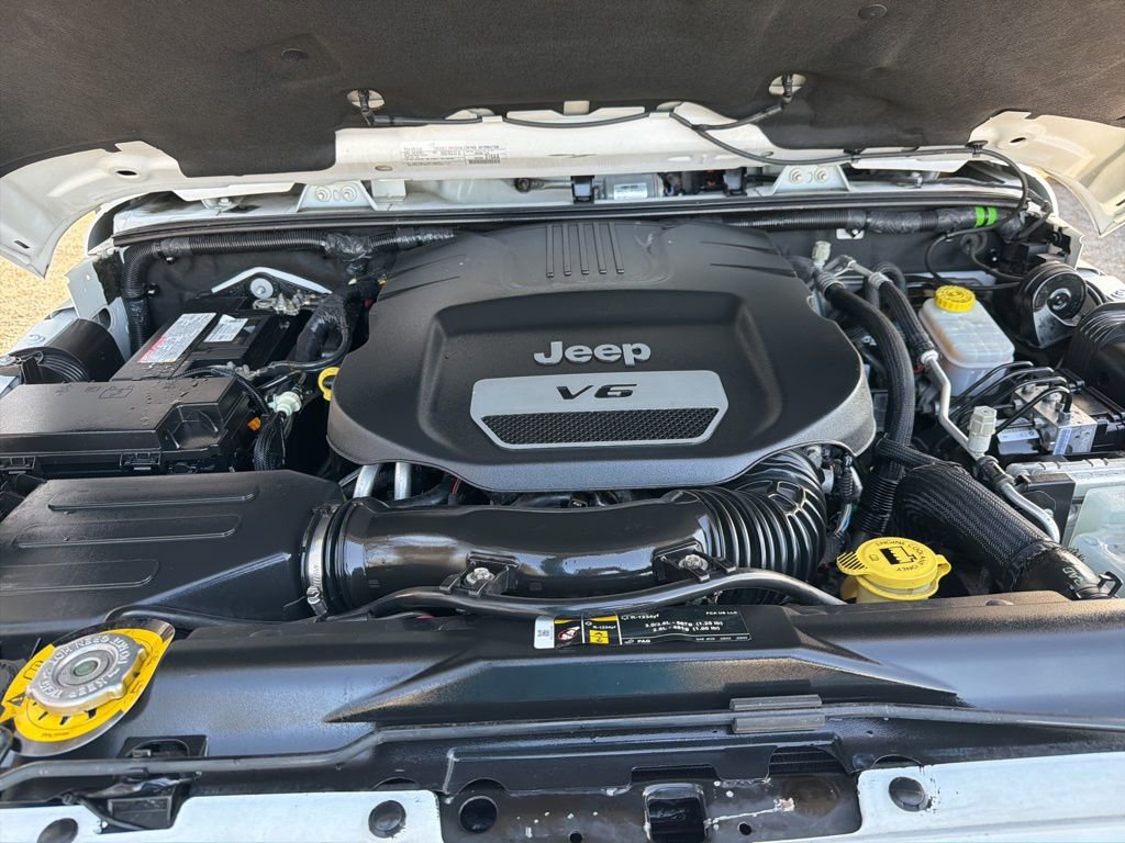 Used 2018 Jeep Wrangler Unlimited Sahara AWD/4WD image 11