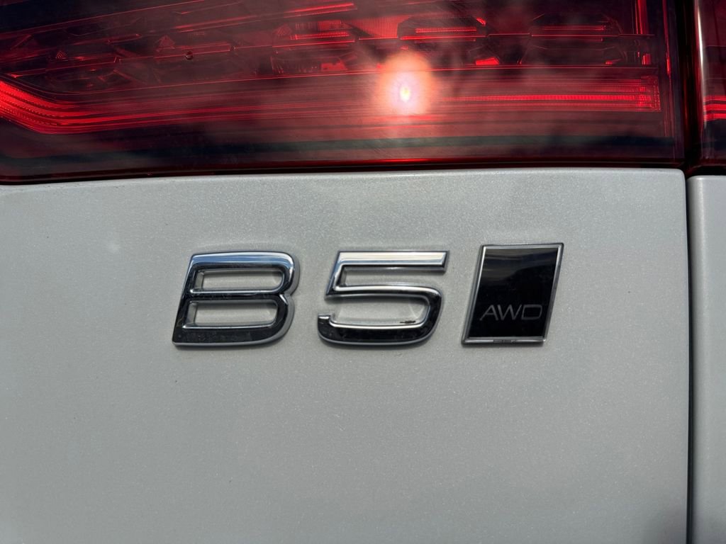Certified 2025 Volvo V60 B5 Cross Country Plus image 9