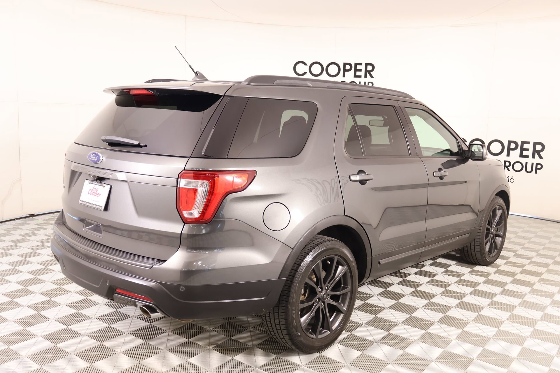 Used 2018 Ford Explorer XLT w/ Equipment Group 202A FWD image 22
