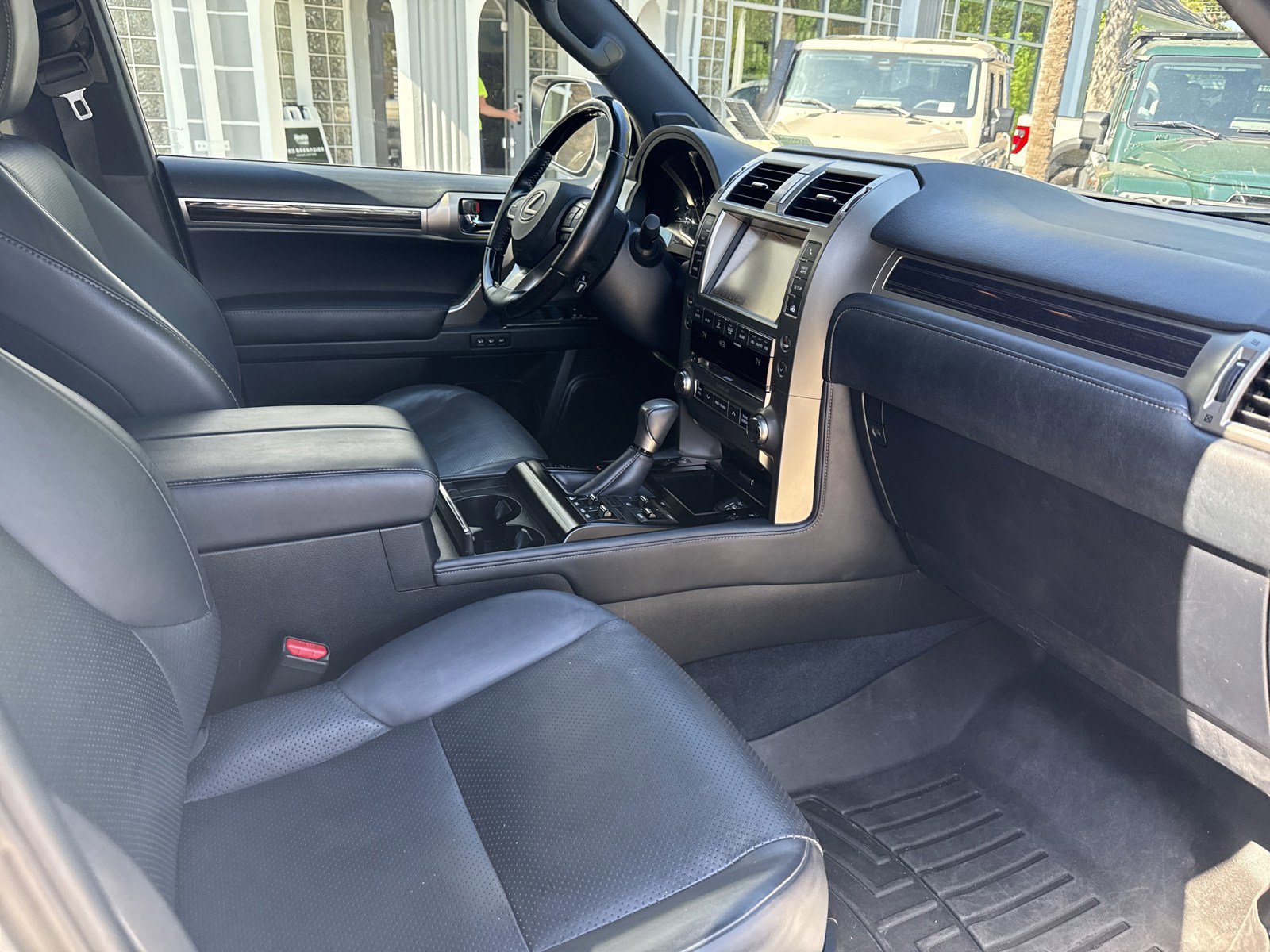 Used 2021 Lexus GX 460 Luxury w/ Sport Design Package AWD/4WD image 33