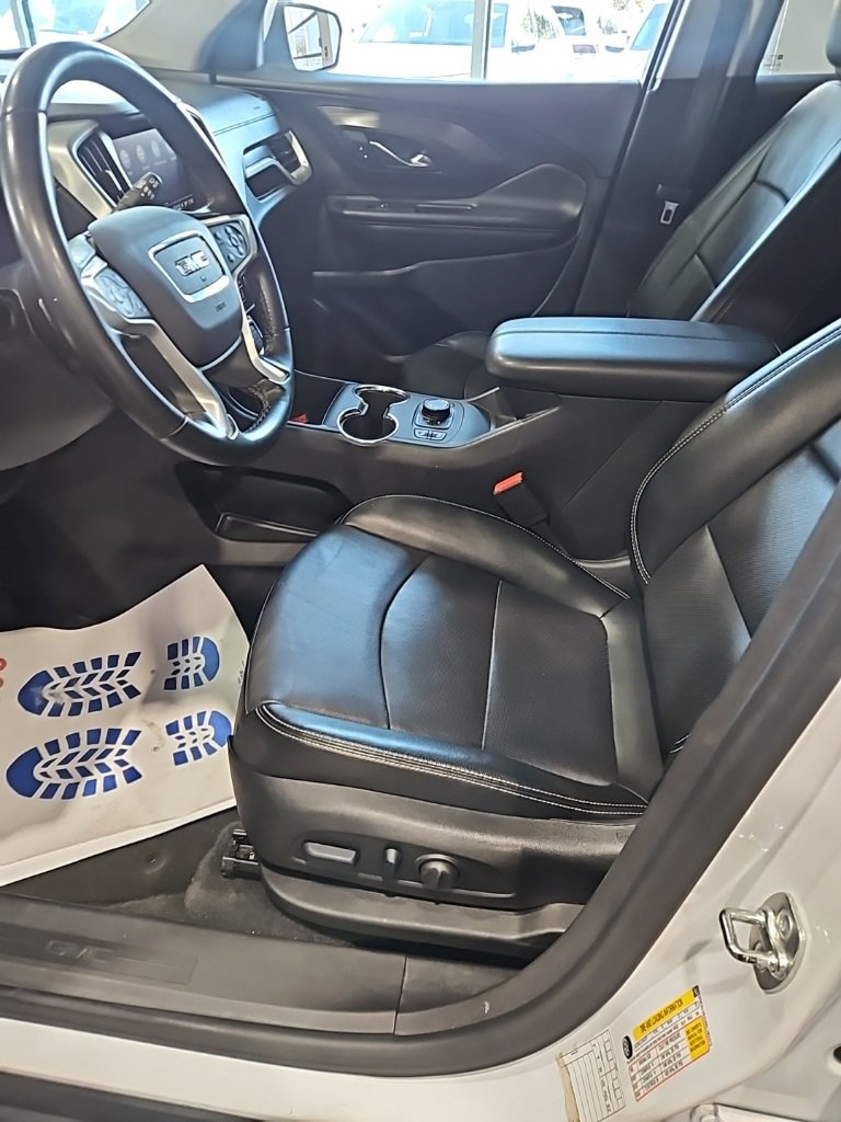 Used 2024 GMC Terrain SLT image 27