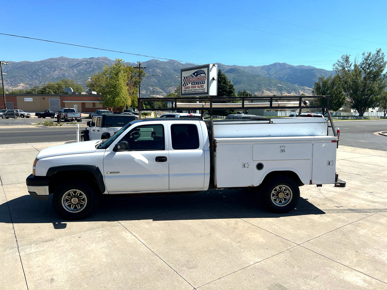 Used 2005 Chevrolet Silverado 3500 4x4 Extended Cab w/ Snow Plow Prep Package image 2