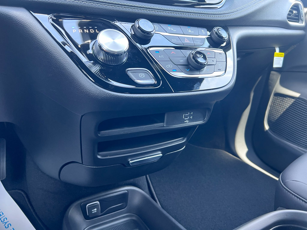 New 2027 Chrysler Pacifica Select w/ Family Tech Group FWD image 30