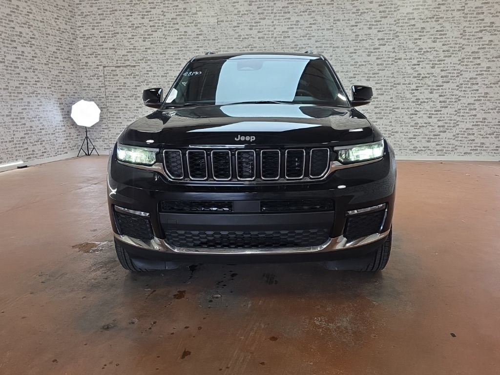 Used 2024 Jeep Grand Cherokee L Limited AWD/4WD image 2