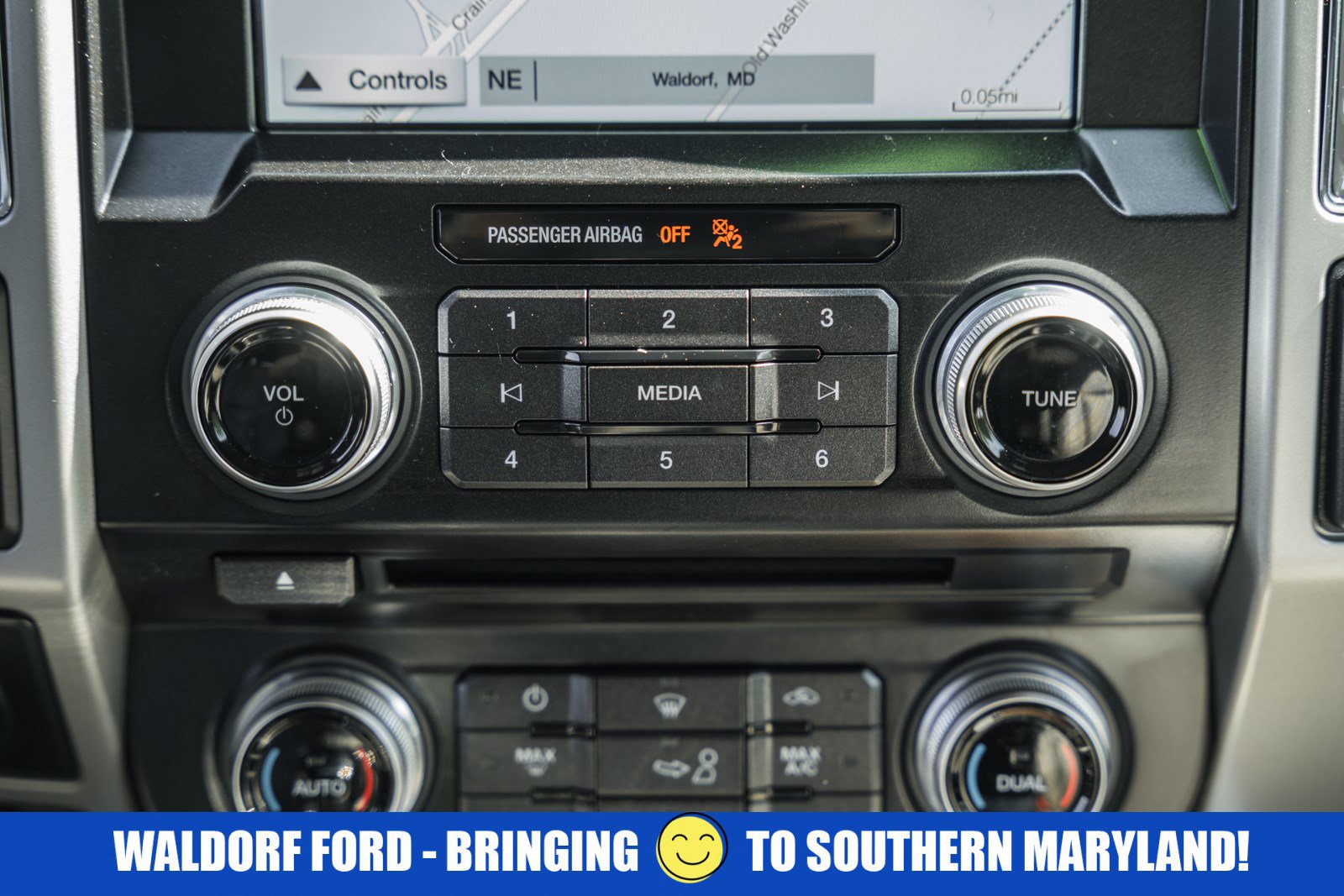 Used 2017 Ford F150 Lariat w/ Equipment Group 502A Luxury AWD/4WD image 28