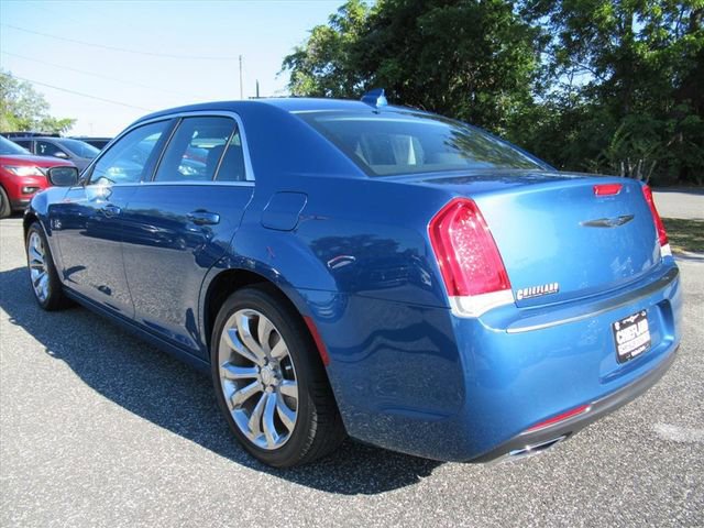 Used 2021 Chrysler 300 Touring w/ Chrome Appearance Package RWD image 5