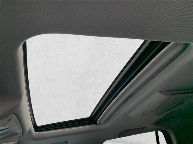 Used 2017 Cadillac Escalade Premium Luxury image 24