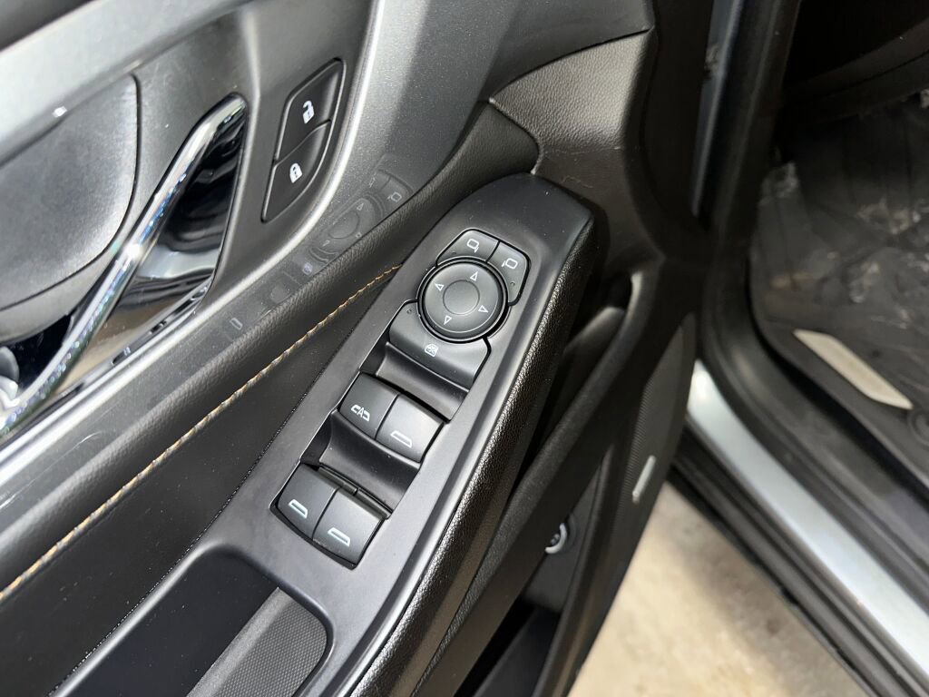 Certified 2021 Chevrolet Traverse LT w/ LT Premium Package image 9