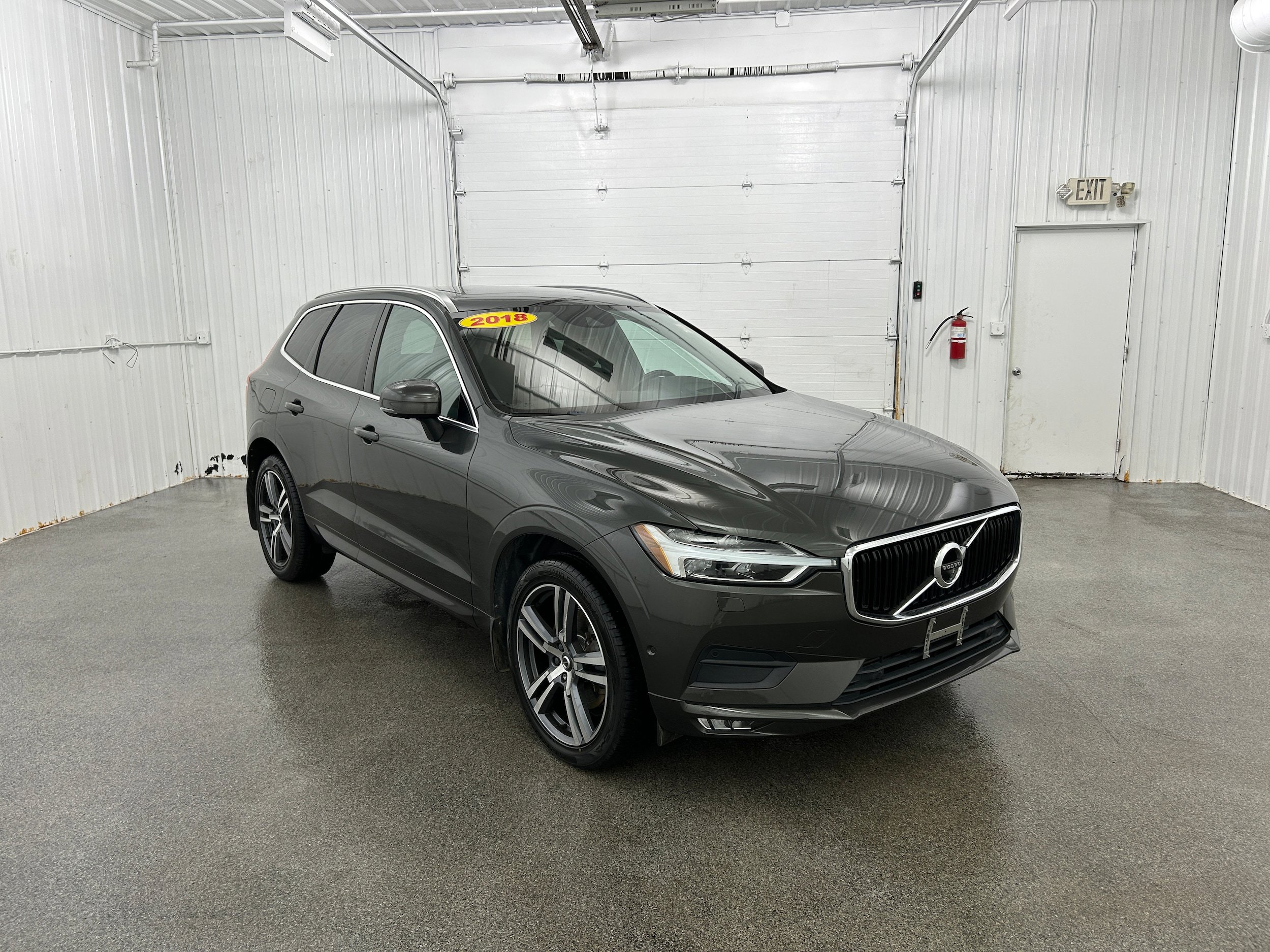 Used 2018 Volvo XC60 T6 Momentum w/ Advanced Package AWD/4WD image 3