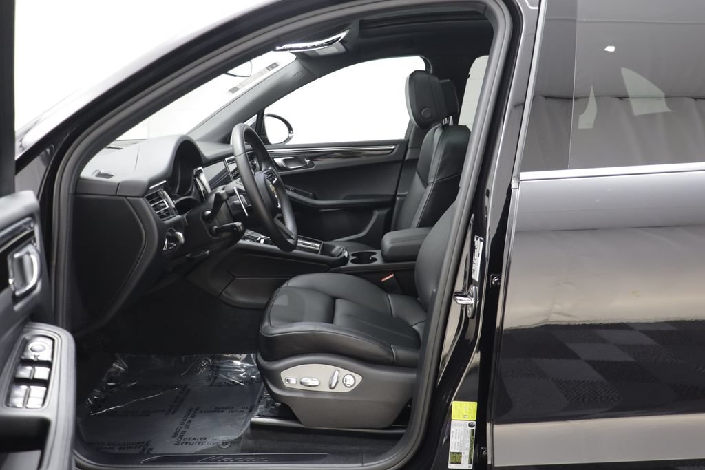 Used 2024 Porsche Macan AWD/4WD image 5