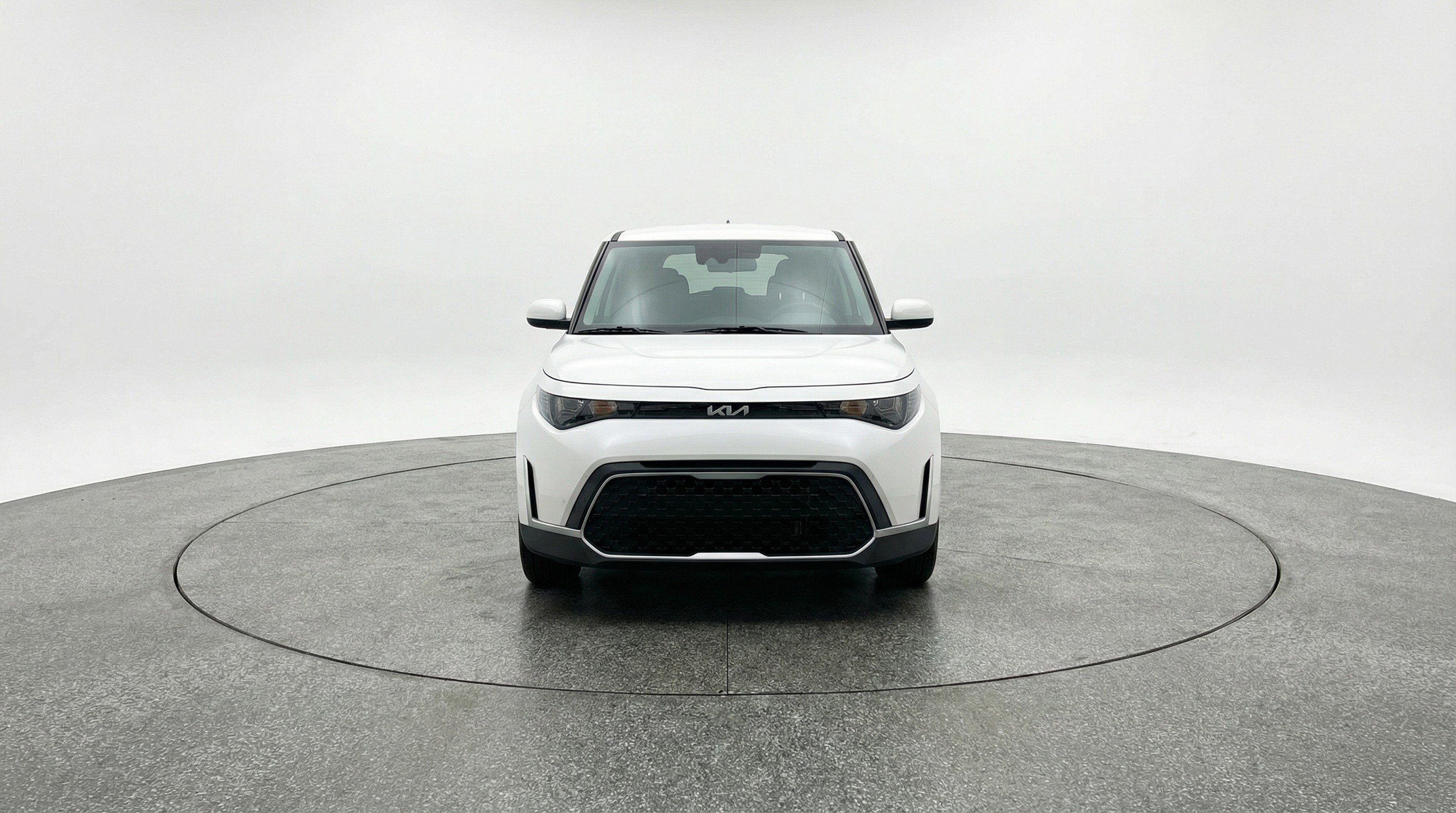 Used 2025 Kia Soul LX w/ LX Technology Package image 2