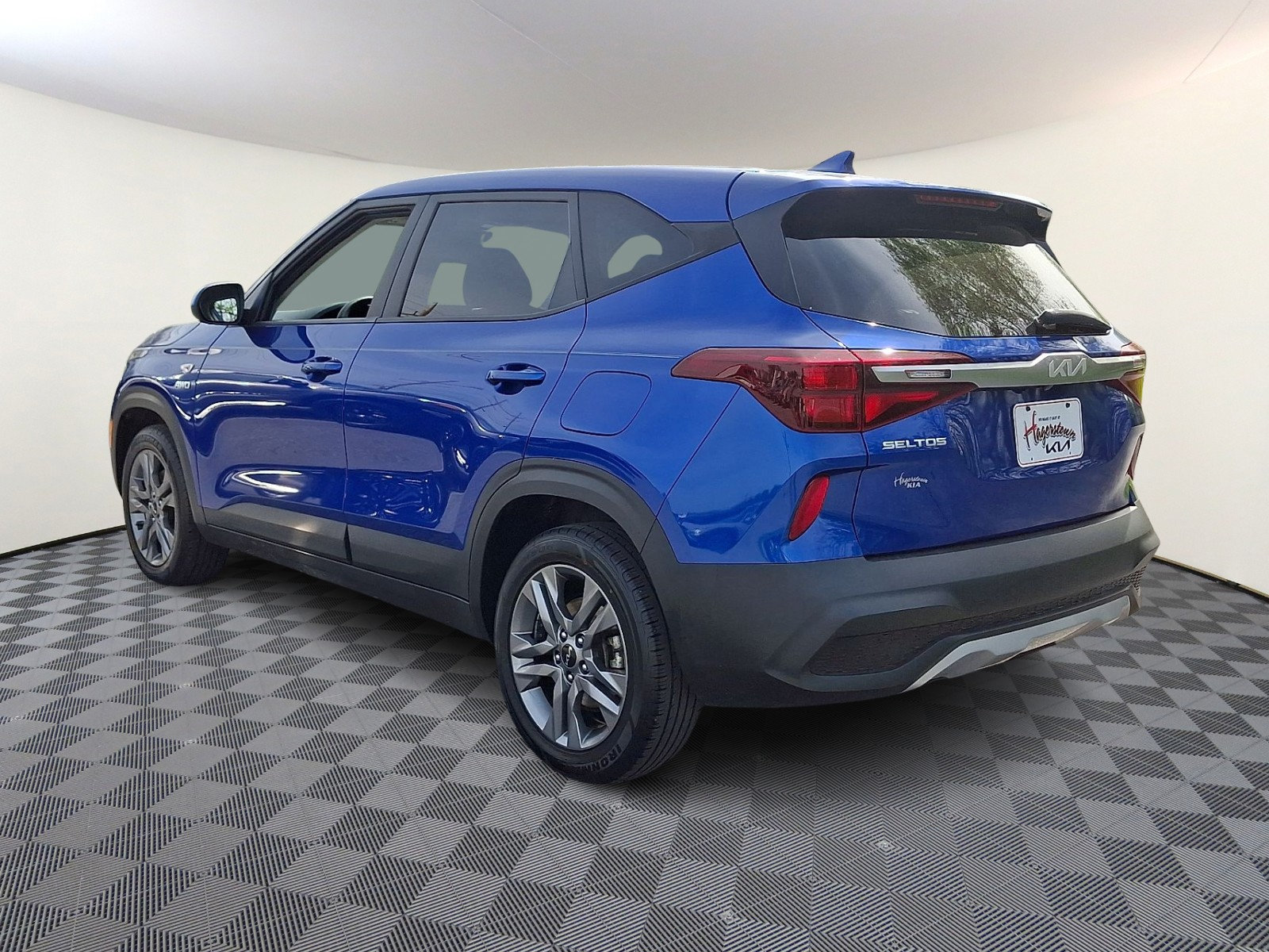 Used 2023 Kia Seltos LX AWD/4WD image 4