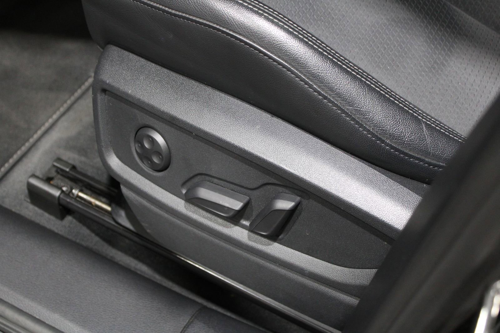 Used 2022 Audi SQ5 Premium w/ Convenience Package image 26