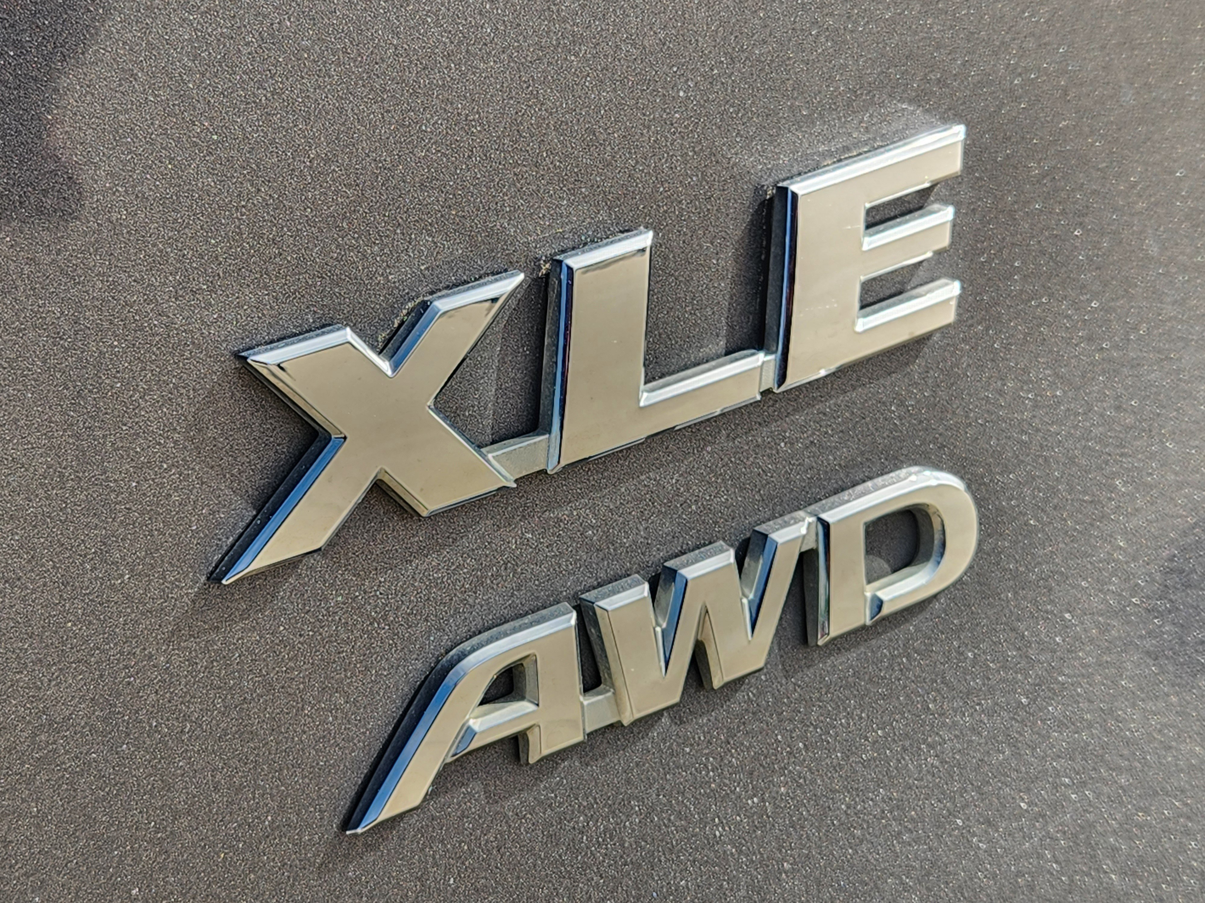 Used 2022 Toyota RAV4 XLE AWD/4WD image 12