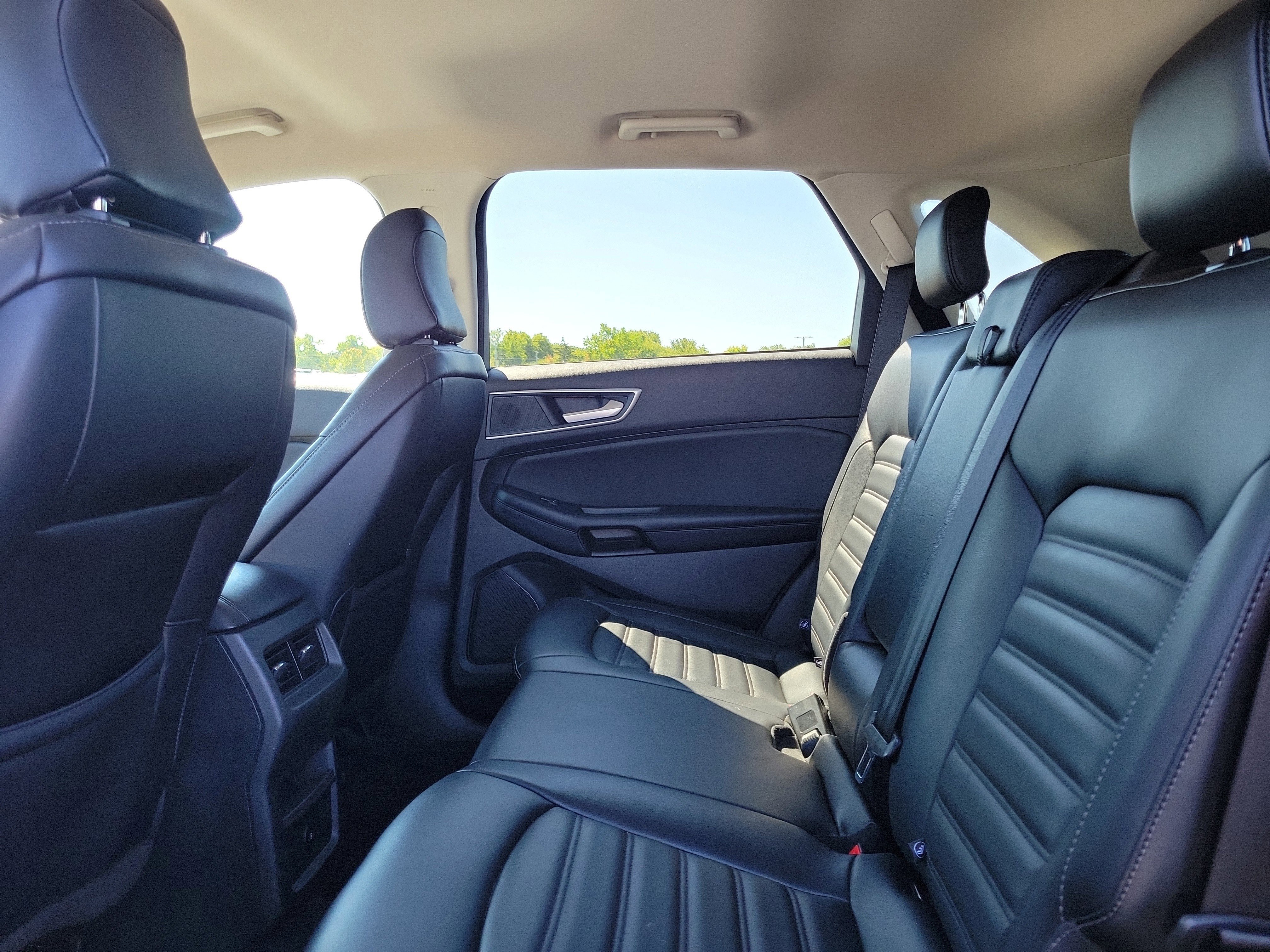 Used 2024 Ford Edge SEL image 11