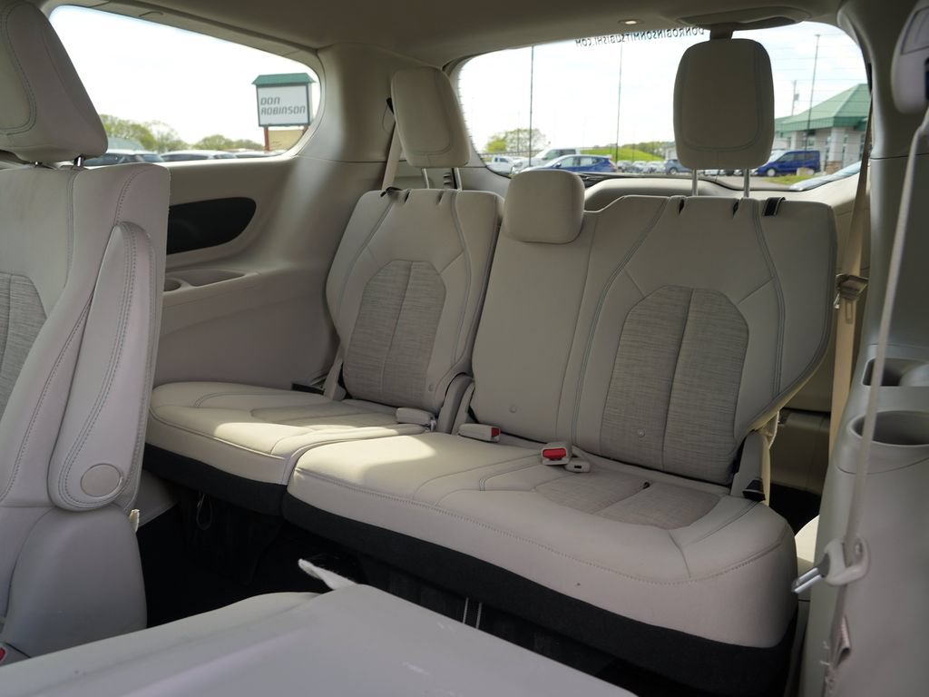 Used 2017 Chrysler Pacifica Touring Plus FWD image 25