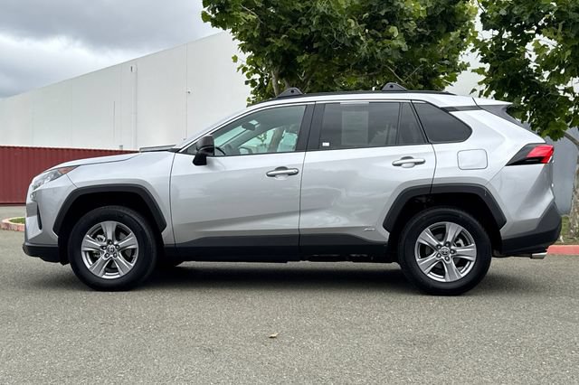 Used 2022 Toyota RAV4 LE AWD/4WD image 7