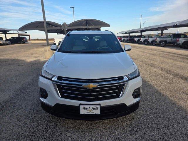 Used 2023 Chevrolet Traverse LT image 2