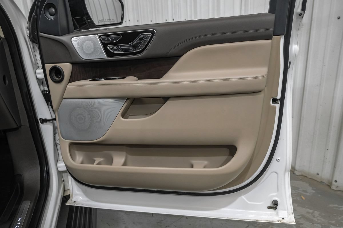 Used 2022 Lincoln Navigator L Reserve AWD/4WD image 47