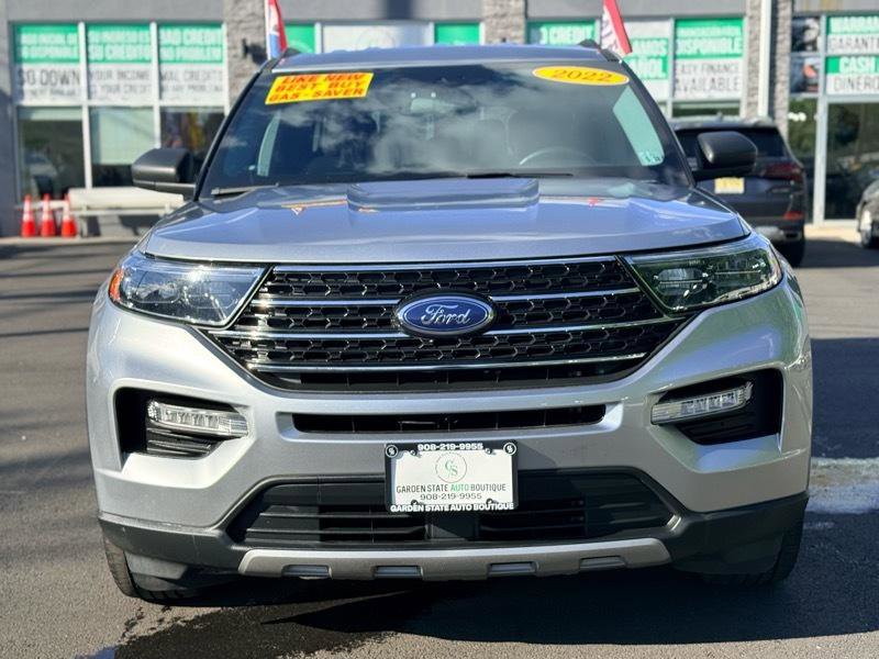 Used 2022 Ford Explorer XLT w/ Equipment Group 202A AWD/4WD image 2