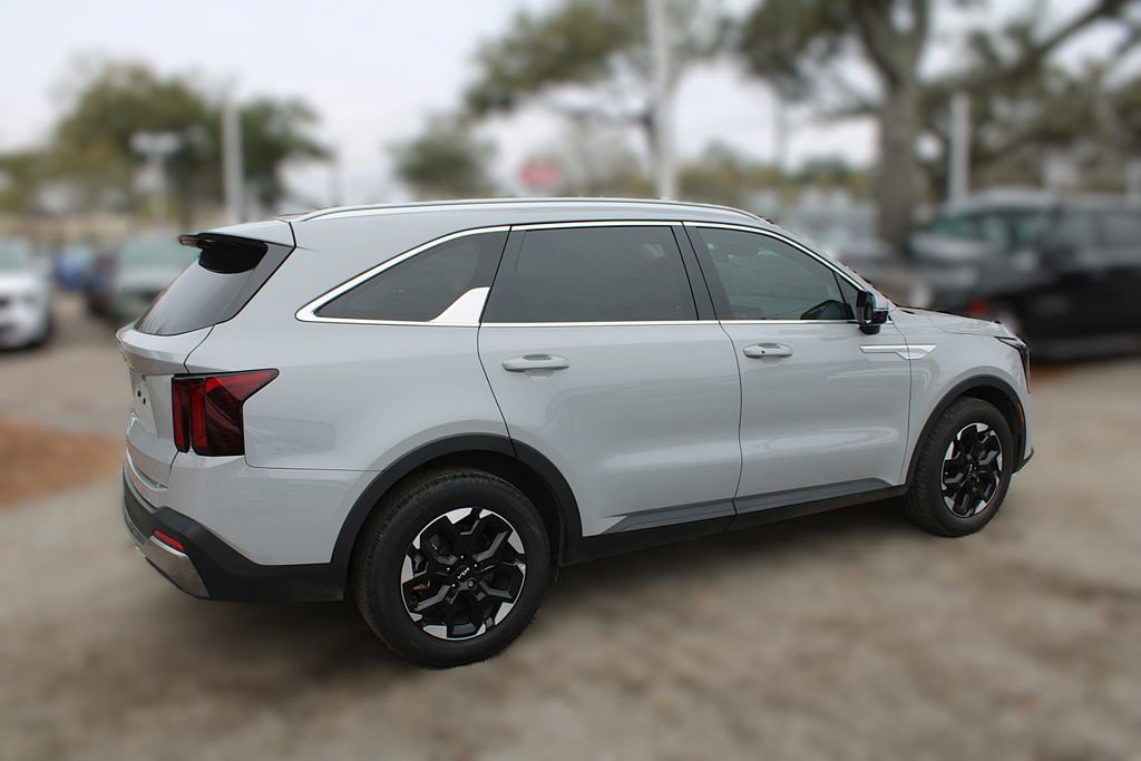 Certified 2025 Kia Sorento S w/ Panoramic Sunroof Package image 6