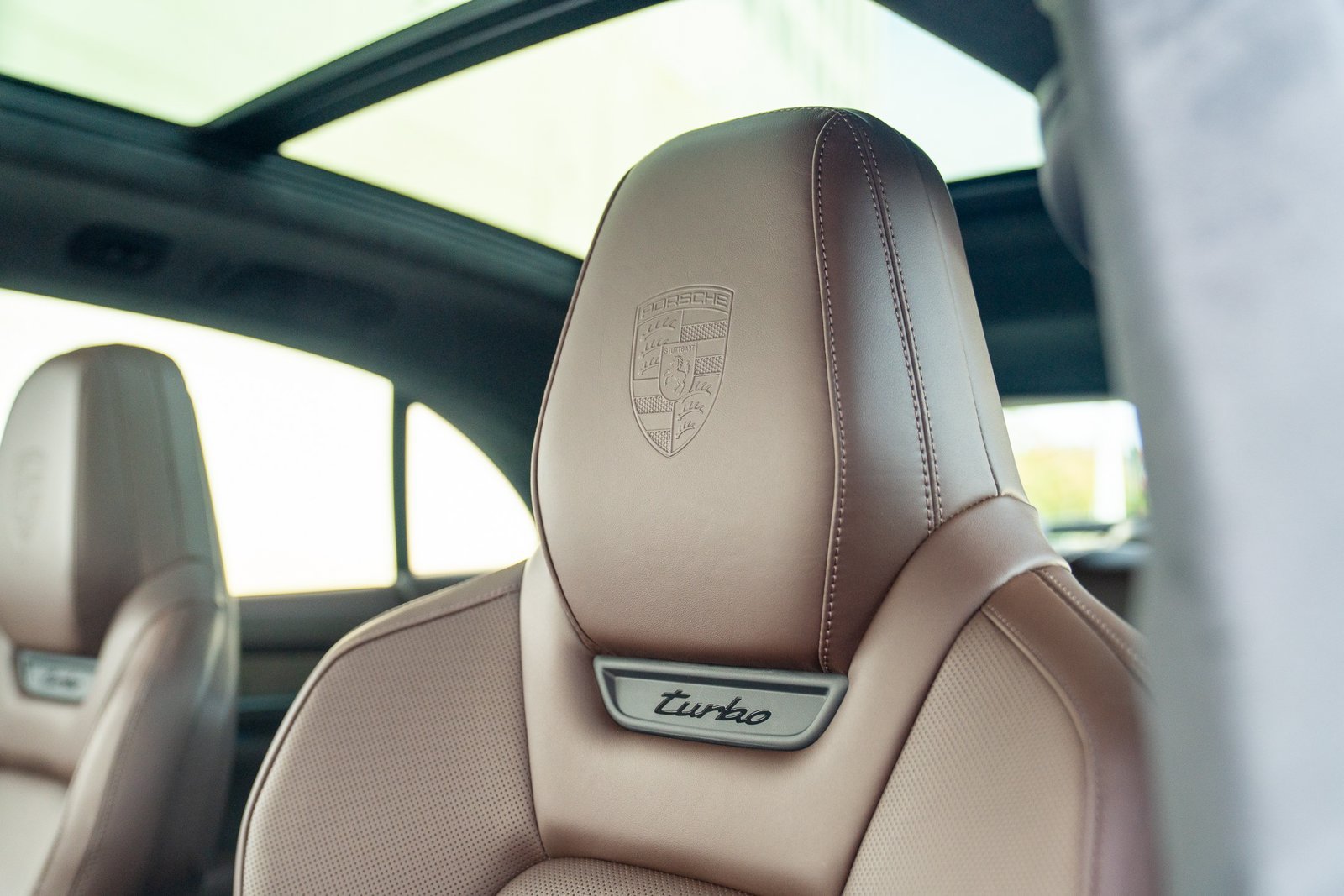Certified 2025 Porsche Macan Turbo Electric AWD/4WD image 13