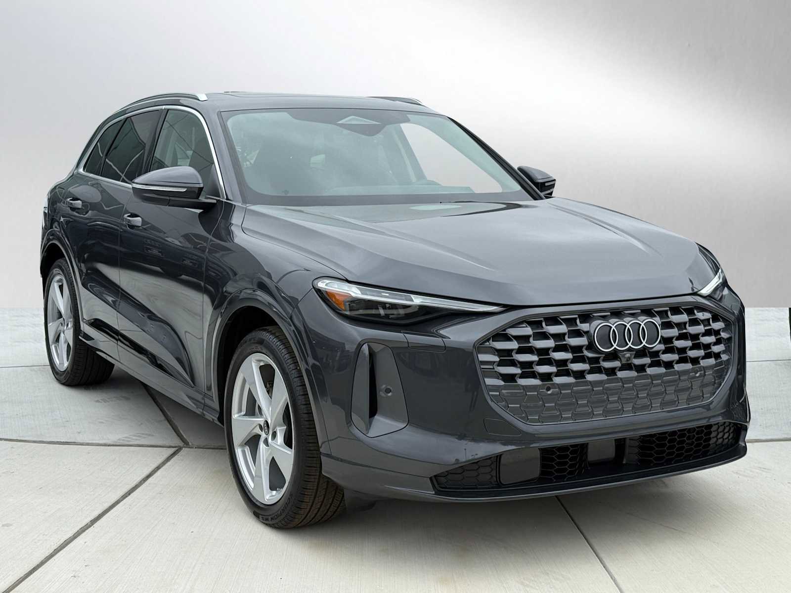 New 2025 Audi Q5 Prestige image 1