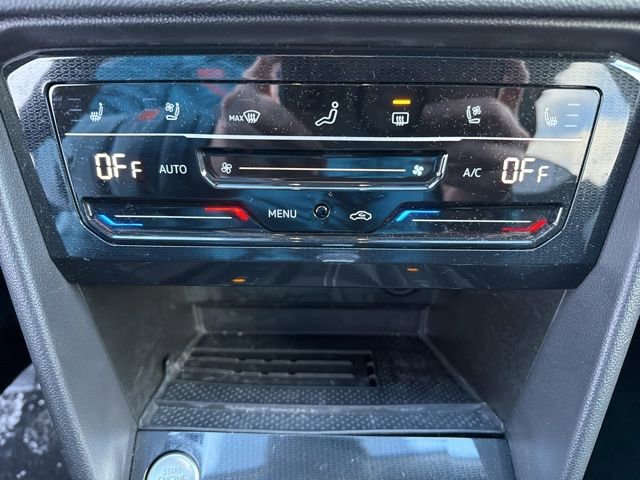 Certified 2025 Volkswagen Taos SEL w/ Black Wheel Plus Package image 18