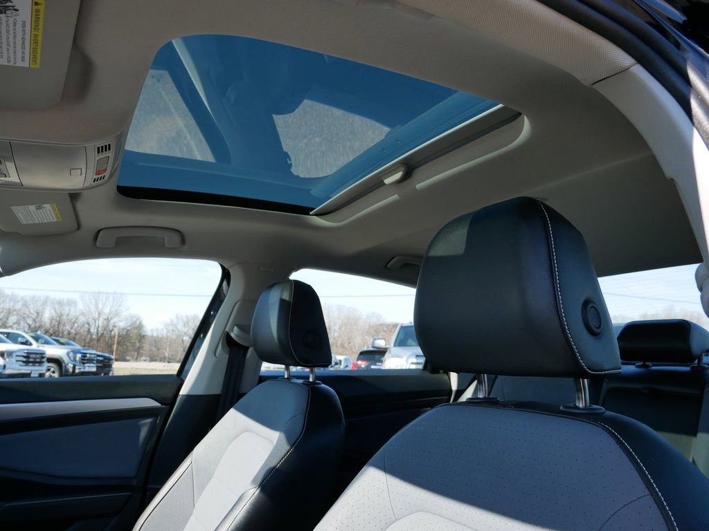 Used 2025 Volkswagen Jetta SE image 18