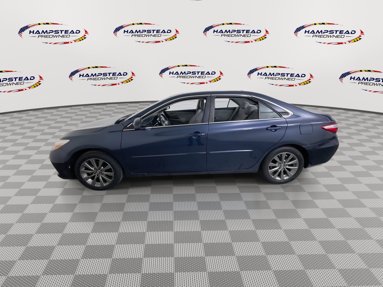 Used 2017 Toyota Camry XLE w/ Moonroof Package FWD image 5