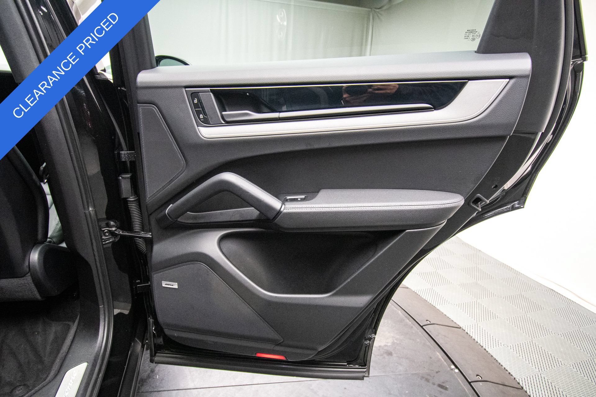 Used 2025 Porsche Cayenne AWD/4WD image 27
