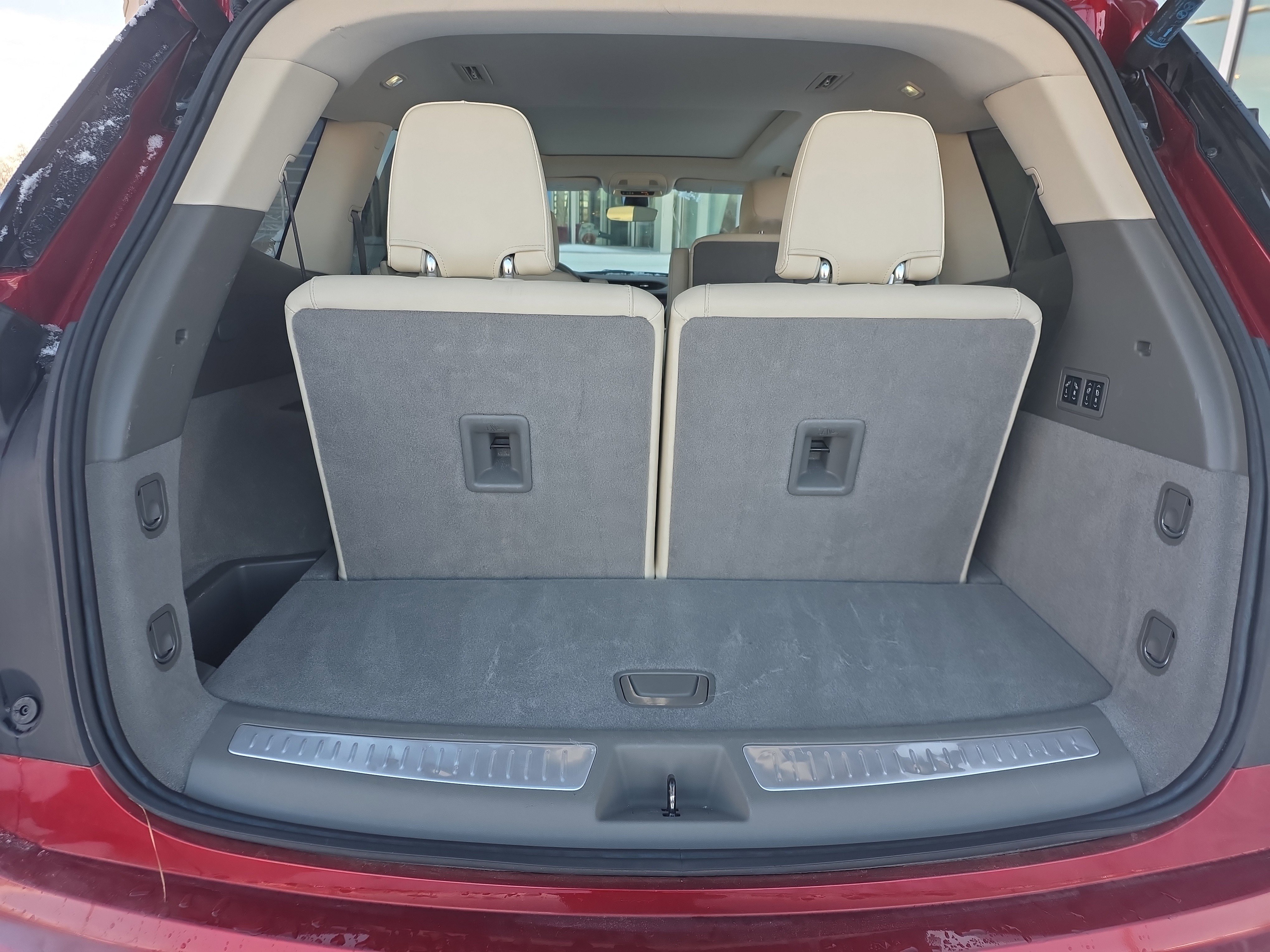 Used 2025 Cadillac XT6 Premium Luxury image 30