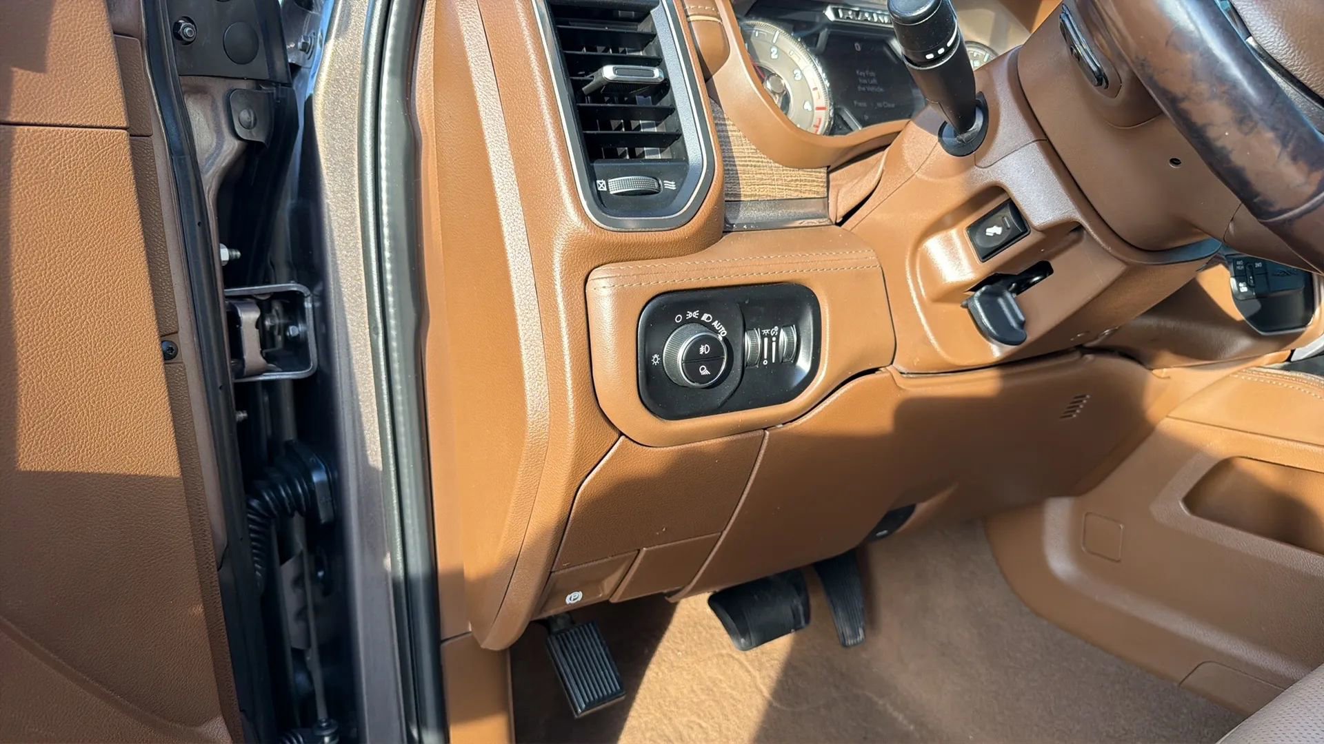 Used 2019 RAM 3500 Limited w/ Max Tow Package AWD/4WD image 95