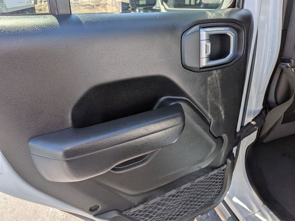 Used 2025 Jeep Wrangler Unlimited Rubicon w/ Convenience Group image 26