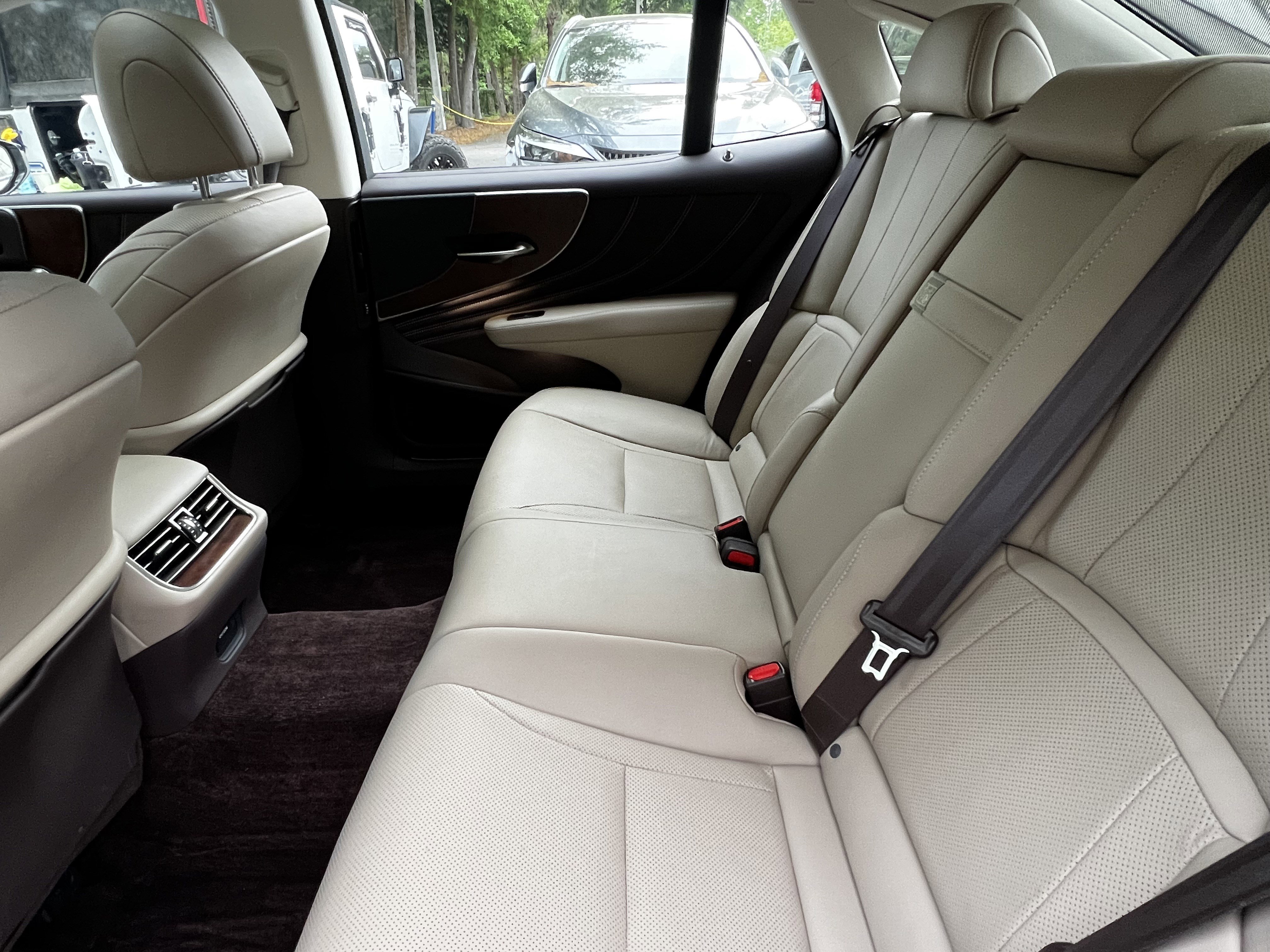Used 2018 Lexus LS 500 AWD w/ Accessory Package (Z1) image 32