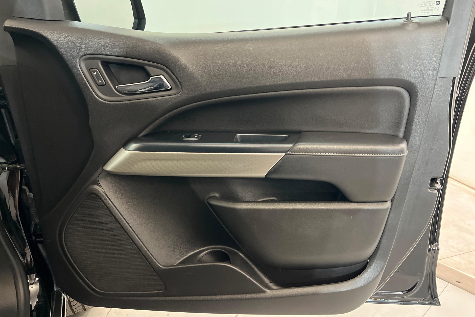 Used 2017 GMC Canyon SLE w/ Nightfall Edition RWD image 23