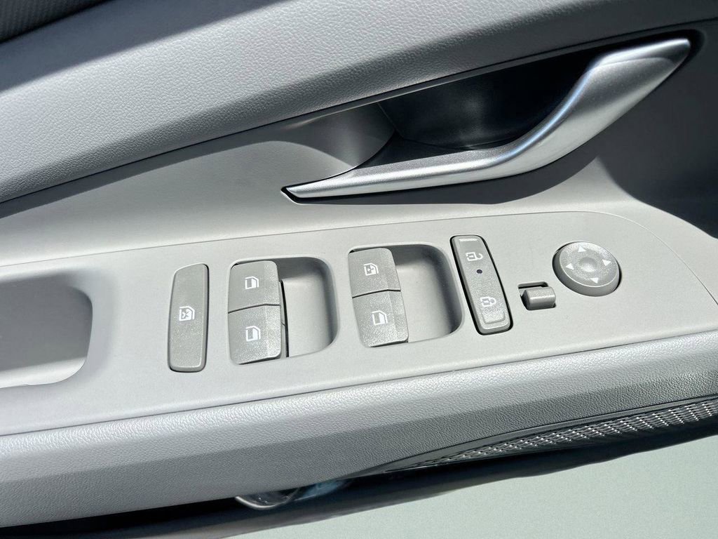 New 2026 Hyundai Elantra Sport FWD image 22
