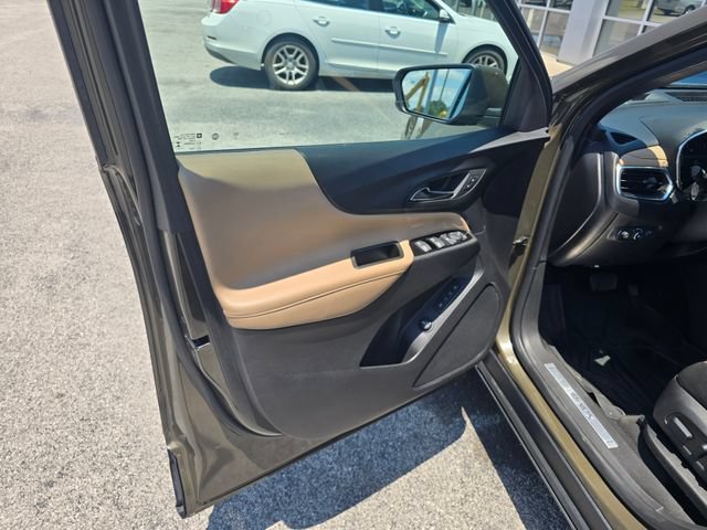 Used 2023 Chevrolet Equinox Premier AWD/4WD image 12