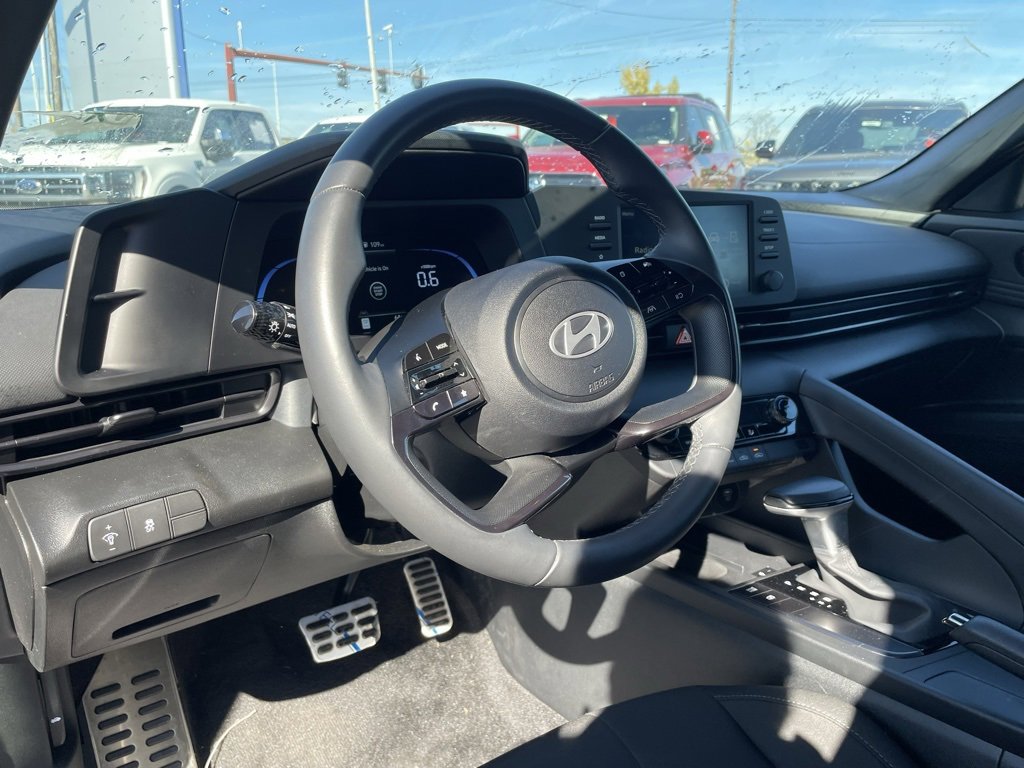 Used 2025 Hyundai Elantra Sport image 9